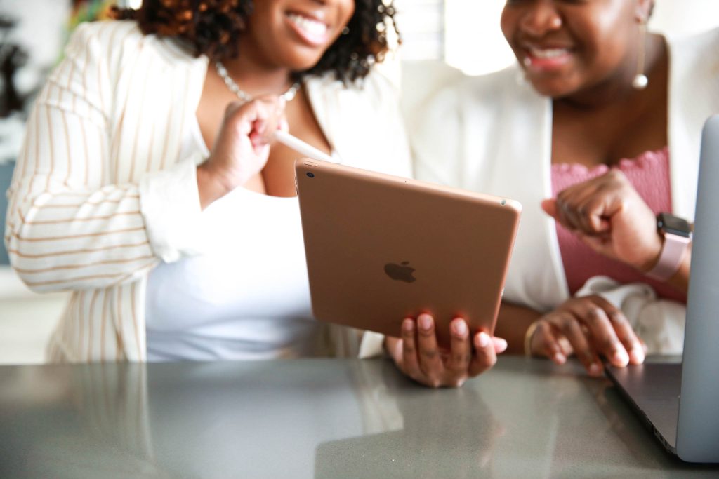 black women using AI tool for ther personal brand